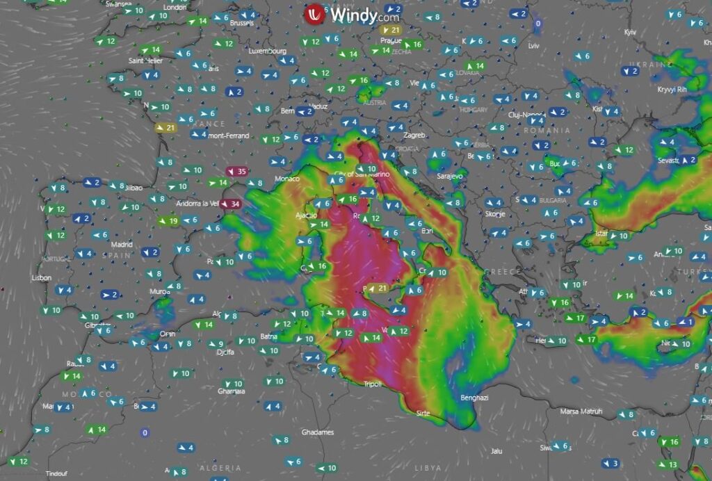 Bouře na Korsice vyvrhla jachty na souš, vítr dosahoval rychlosti 100 ulzů - SeaTime