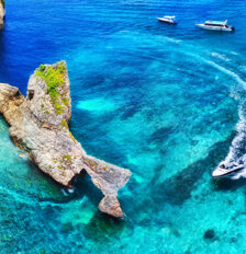 fast-boat-sea-bali-indonesia-aerial-view-luxury-floating-boat-transparent-turquoise
