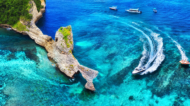 fast-boat-sea-bali-indonesia-aerial-view-luxury-floating-boat-transparent-turquoise