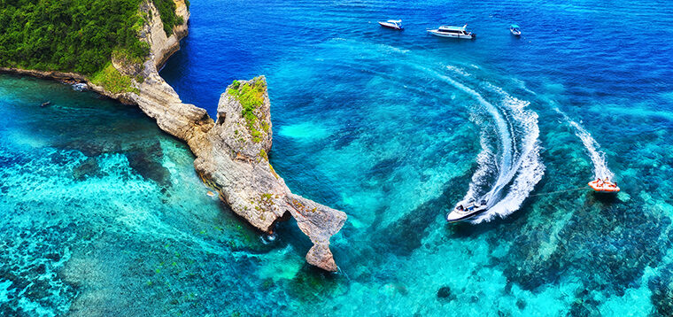 fast-boat-sea-bali-indonesia-aerial-view-luxury-floating-boat-transparent-turquoise